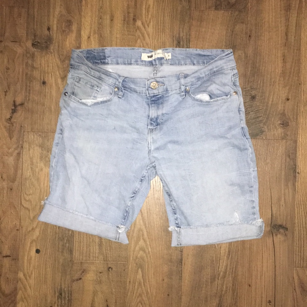Levi’s 524 size 9